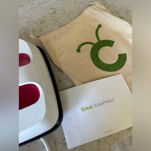 Cricut EasyPress™ 2, Raspberry - 12" x 10" - Picture 8 of 11